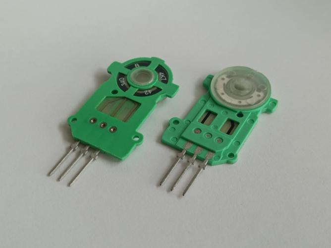 用电位器控制舵机，转动旋钮角度随心调