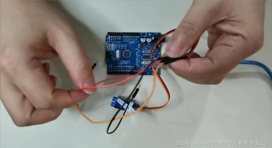 舵机三根线红白黑怎么接线？一图看懂正确接法