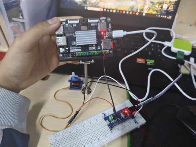 stm32控制舵机怎么接线和编程 项目实战经验分享