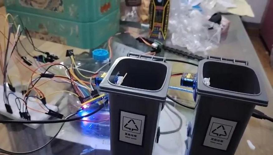 舵机制作自动翻盖垃圾桶_智能垃圾桶舵机_如何用舵机控制垃圾桶盖开关
