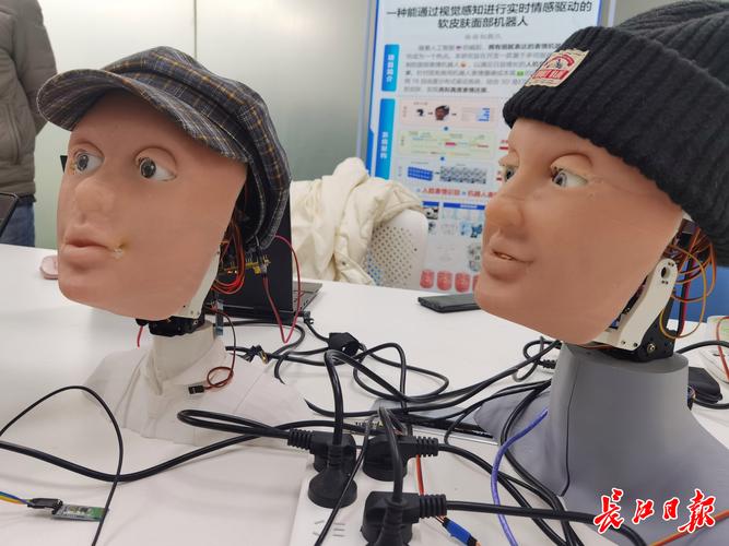 用机器挠痒痒视频大全_怎么用舵机做机器人视频播放_做香机器的做香视频